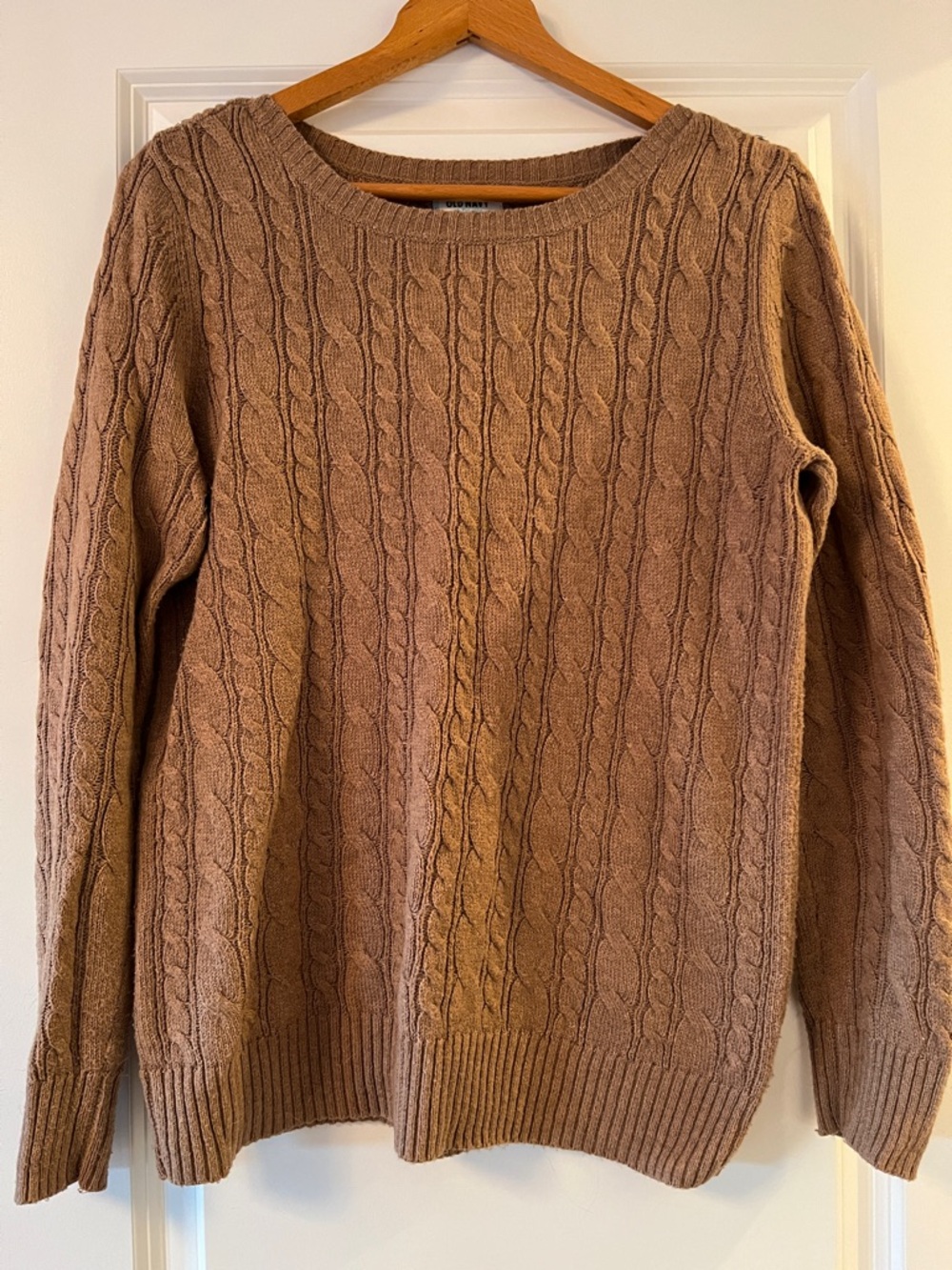 Cozy Cable Knit Old Navy Women’s Sweater in Warm Taupe
